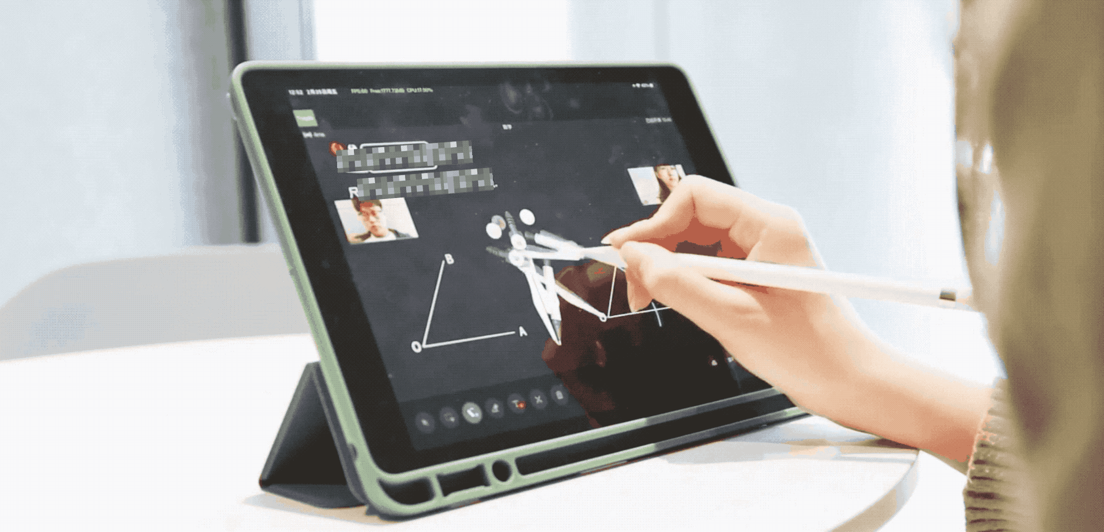 A student learning on ClassIn